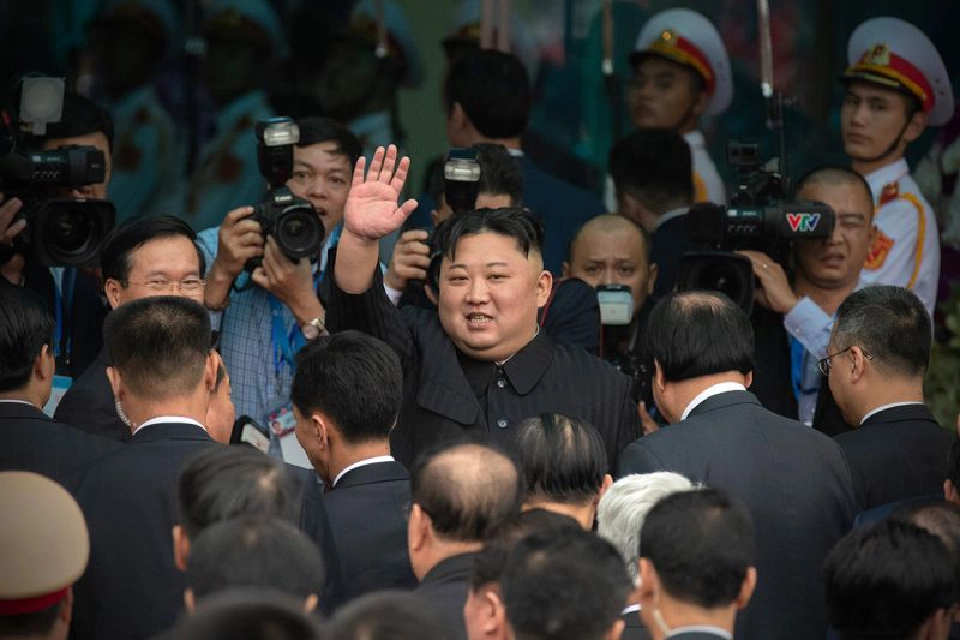 ข่าวบางแหล่งระบุว่า นายคิม จอง อึน กำลังลงพื้นที่เยี่ยมต่างจังหวัด และไม่มีหลักฐานว่าเขาป่วยหนัก