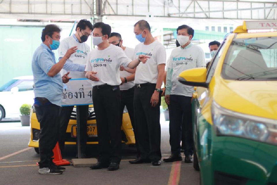 ปชป.- มูลนิธิ ม.ร.ว.เสนีย์ ปราโมช เปิดบริการฉีดพ่นน้ำยาฆ่าเชื้อโควิด-19  ในรถผ่านแอพ QueQ ฟรี!!