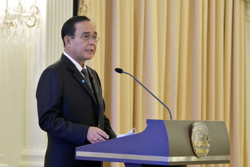 นายกฯมอบกรมธรรม์ประกันภัยให้กับบุคลาการทางการแพทย์