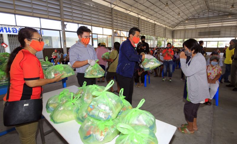 "เทวัญ"ลุยมอบถุงยังชีพ ช่วยชาวโคราชฝ่าวิกฤติโควิด