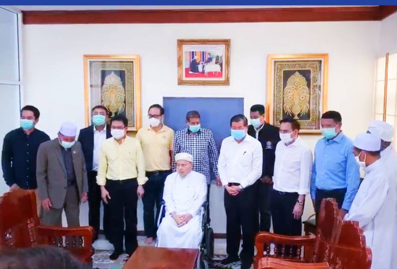 "จุรินทร์-นิพนธ์" เข้าเยี่ยมคารวะจุฬาราชมนตรี 
