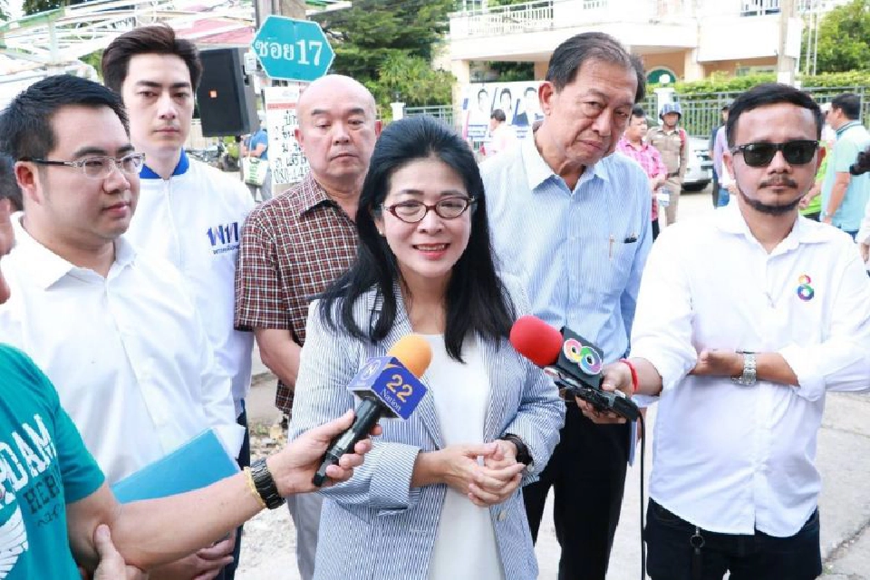 คุณหญิงสุดารัตน์ เกยุราพันธุ์