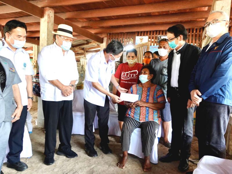 “คีรี” เดินหน้าให้กำลังใจ ครอบครัวคุณตา อสม. ที่สุพรรณฯ