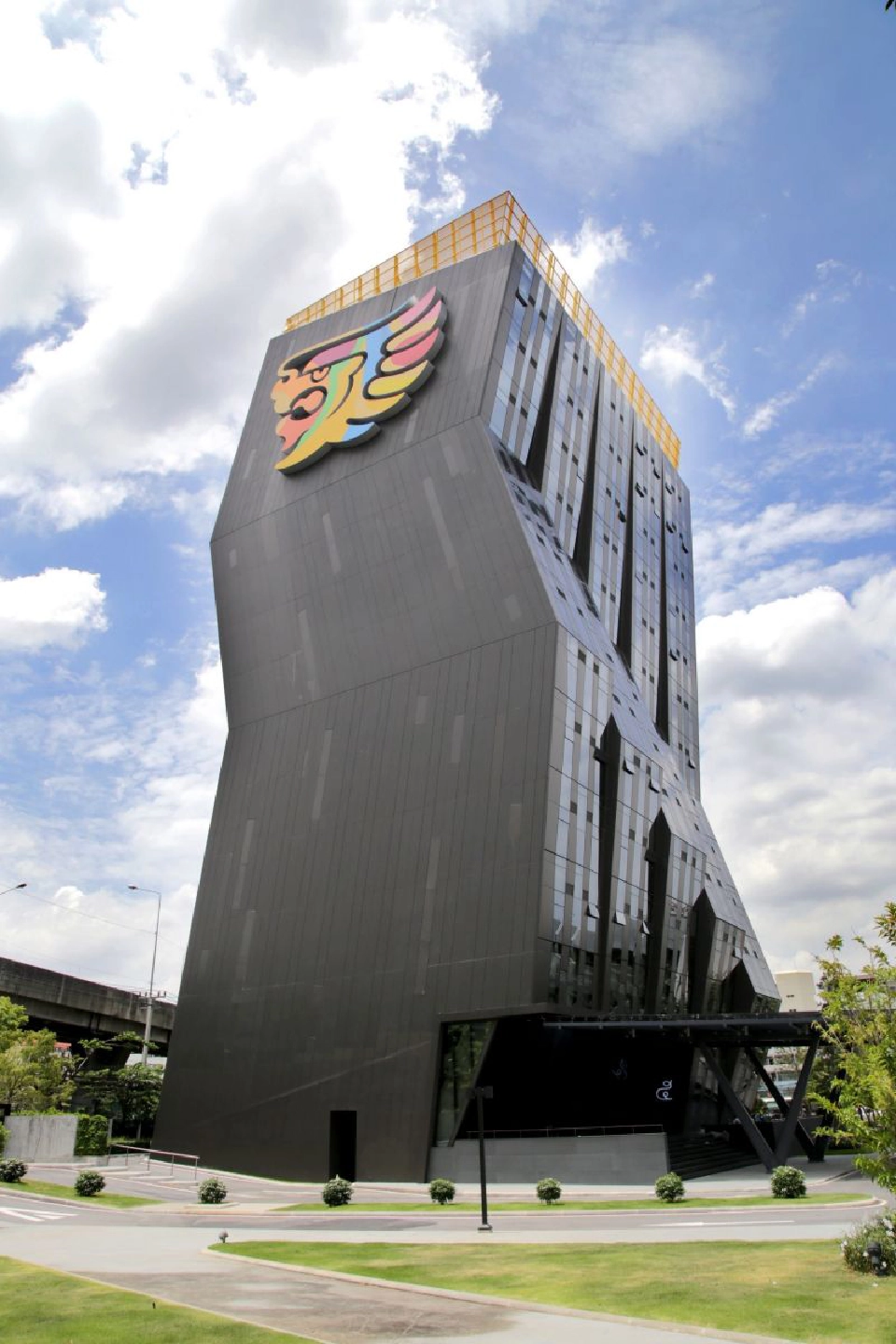 มหาเศรษฐีอันดับ 8 “โอสถานุเคราะห์”  ตอบรับนายกฯ ทุ่ม 100 ล. ต้านโควิด-19 