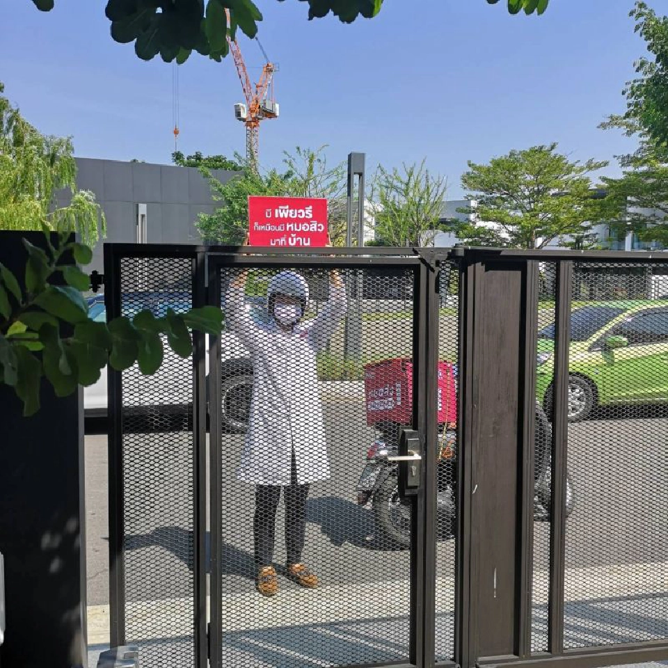 ฮึดสู้ไวรัส  ดีลิเวอรีหมอสิว  ปั๊มยอด “เพียวรี”