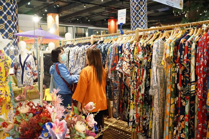 ไอคอนสยาม เปิด“ตลาดฟื้นใจไทย”  พ่อค้า-แม่ค้า ขายฟรี   