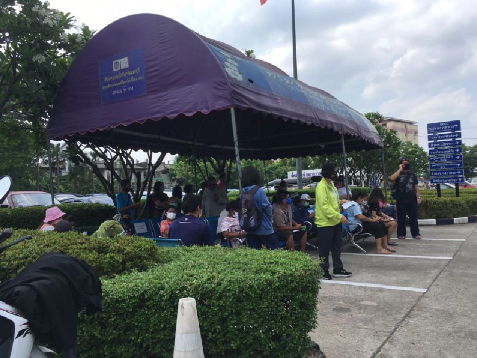 แห่ต่อภาษีรถแน่นสำนักงานขนส่ง