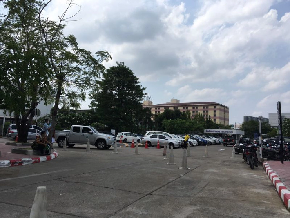 แห่ต่อภาษีรถแน่นสำนักงานขนส่ง