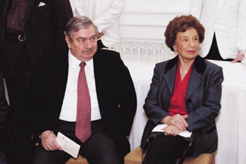 สเตริออส และภรรยา