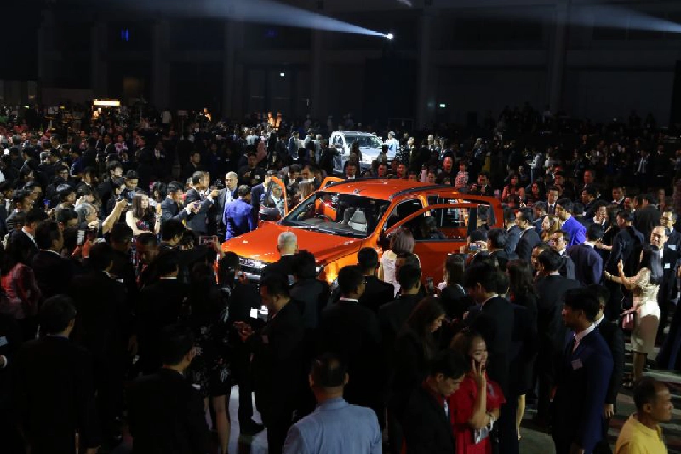 "ดีแมคซ์"น็อก“รีโว่” โตโยต้ารอไมเนอร์เชนจ์