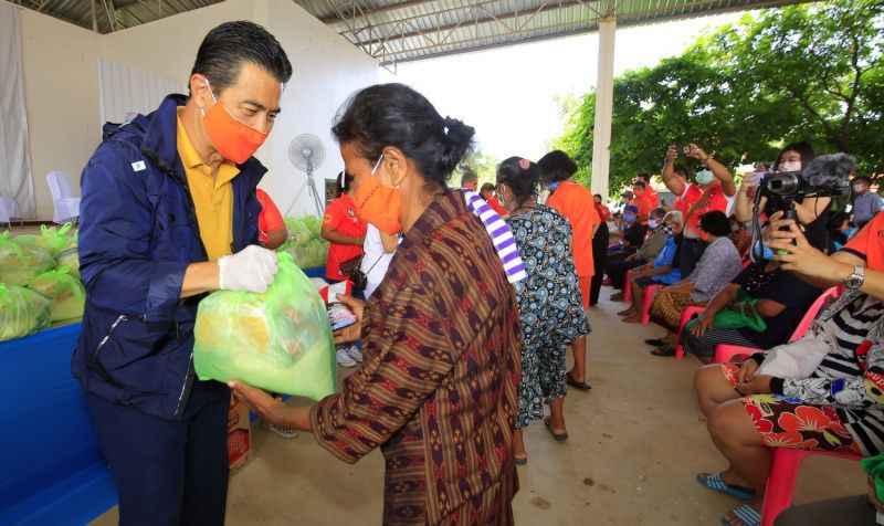  “เทวัญ”เดินสายนำความห่วงใยนายกฯ สู่ชาวโคราช