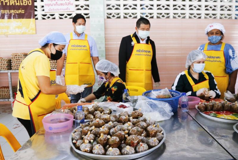  “นิพนธ์”เปิดครัวทำอาหาร ช่วยประชาชนสู้ภัยโควิด