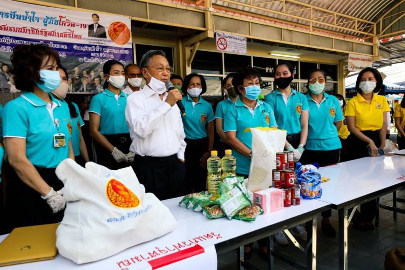 ส.ส.หญิงพปชร.แจกถุงยังชีพ 10 ชุมชนรอบรัฐสภา 
