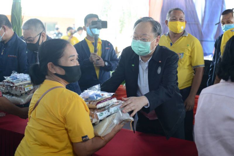 “สนธิรัตน์”ลงพื้นที่ฟังปัญหาธุรกิจคลัง-ปั๊มน้ำมันกระทบโควิด