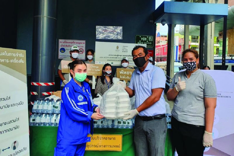 ฮาบิแททฯมอบอาหาร-เครื่องดื่มให้ร.พ.เมืองพัทยา