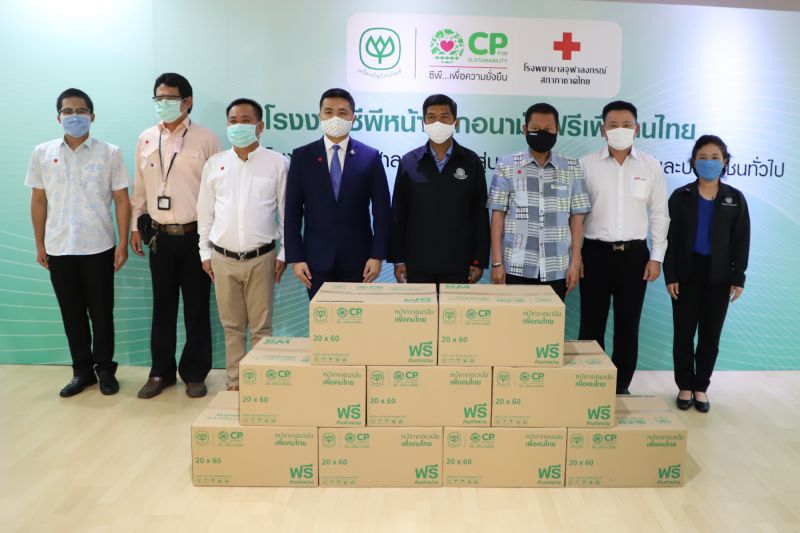 ผู้ตรวจราชการสำนักนายกรัฐมนตรี ตรวจเยี่ยมโรงงานหน้ากากอนามัยซีพี ชื่นชมกระบวนการผลิต