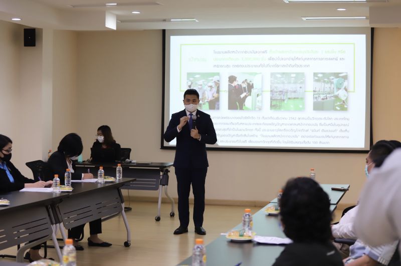 ผู้ตรวจราชการสำนักนายกรัฐมนตรี ตรวจเยี่ยมโรงงานหน้ากากอนามัยซีพี ชื่นชมกระบวนการผลิต