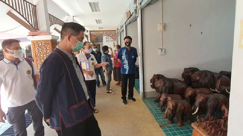 เร่งหาตลาดช่วยกลุ่มไม้แกะสลัก”บ้านหลุก”