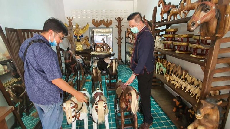 เร่งหาตลาดช่วยกลุ่มไม้แกะสลัก”บ้านหลุก”