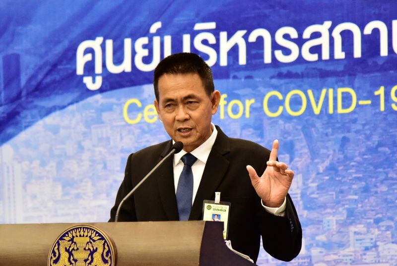 นายกฯตรวจเยี่ยมศูนย์ช่วยเหลือผู้กระทบโควิดวัดระฆังฯ
