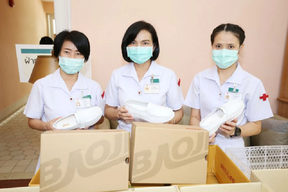 "บาโอจิ" ส่งนวัตกรรมรองเท้าพยาบาล สร้างกำลังใจทัพหน้า