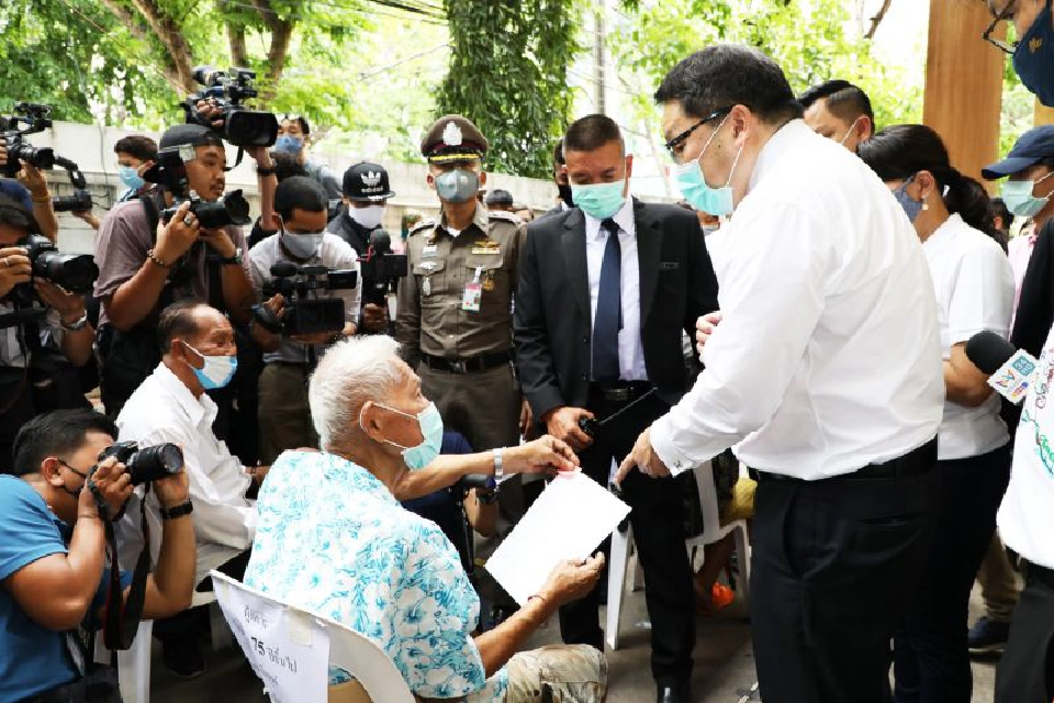 อุตตม สั่งแบงก์รัฐ เปิดรับเรื่องร้องเรียนเยียวยา 5,000 บาท ถึง 29.พ.ค.นี้