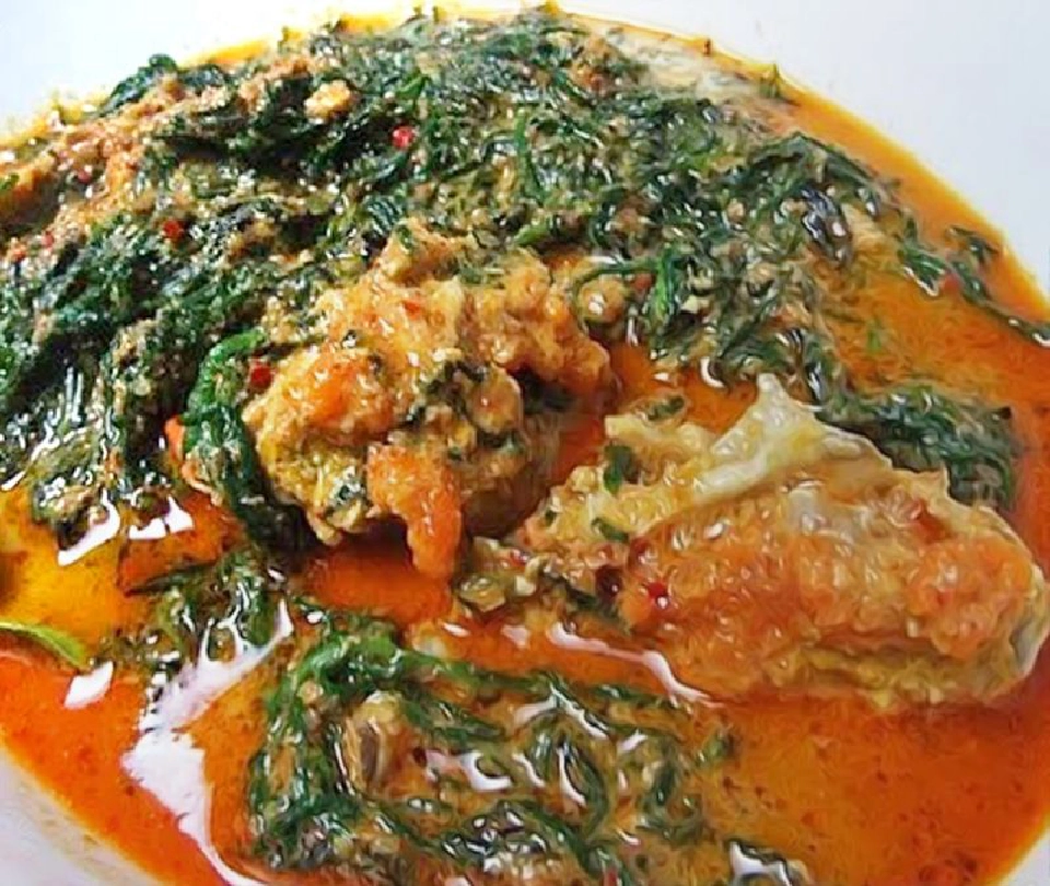 แกงคั่วปูไข่ ใบชะคราม 