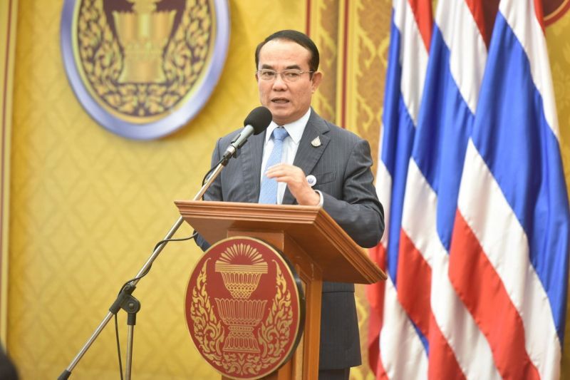 นายชินวรณ์ บุณยเกียรติ 