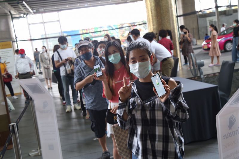 ไอคอนสยามคึกคักงัดมาตรการคุมเข้มคนเข้าห้าง