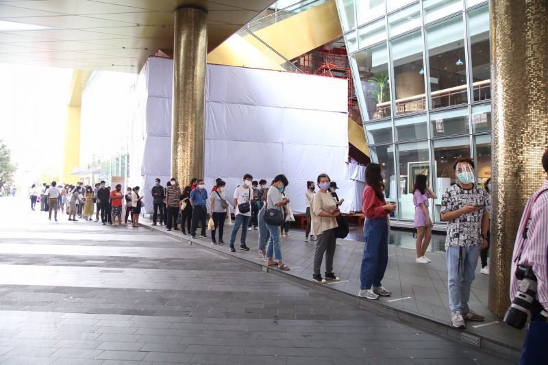 ไอคอนสยามคึกคักงัดมาตรการคุมเข้มคนเข้าห้าง