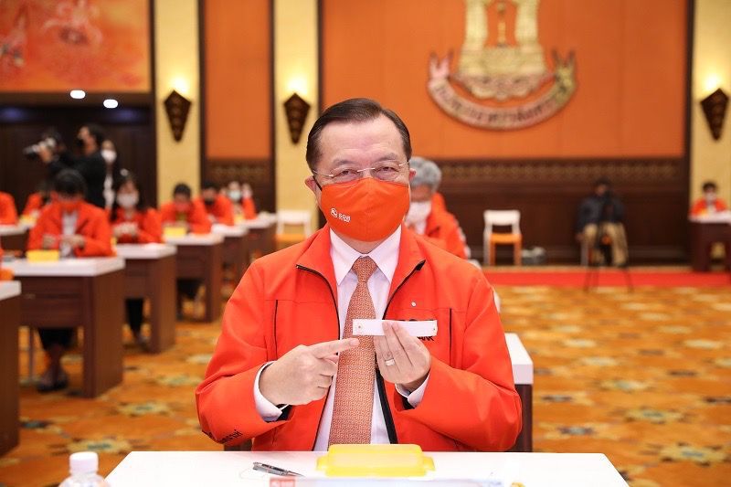 ธอส.รวมพลังประดิษฐ์สายคล้องหน้ากาก