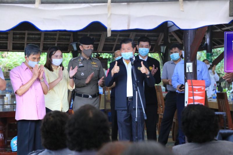“นิพนธ์”มอบถุงยังชีพ อสม.ตรัง-พัทลุง กำลังใจสู้โควิด
