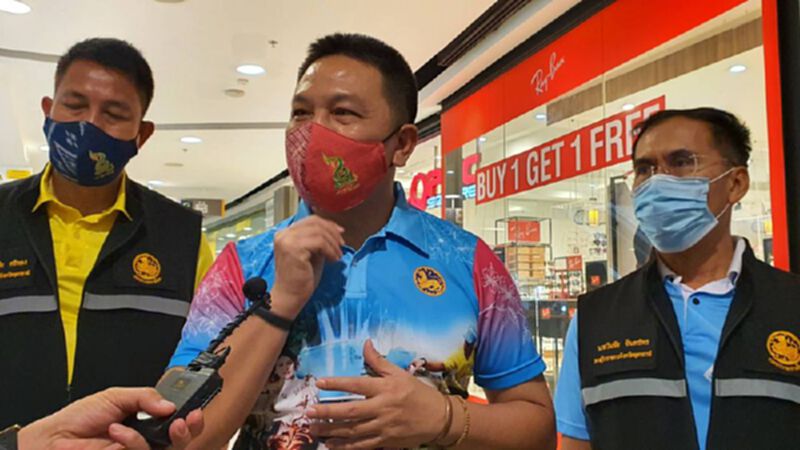 คนอุดรฯคึกคักปักหลักรอเปิดห้างจับจ่ายยุคโควิด คนอุดรฯคึกคักปักหลักรอเปิดห้างจับจ่ายยุคโควิด