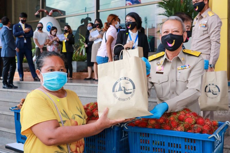 เปิดตัว “ตู้ปันสุข ททท.” ปันสุขให้ชาวสวน-ชุมชน