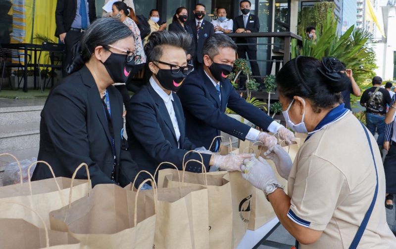 เปิดตัว “ตู้ปันสุข ททท.” ปันสุขให้ชาวสวน-ชุมชน