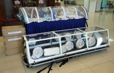 ส.อ.ท. มอบแคปซูลเคลื่อนย้ายผู้ป่วยความดันลบให้ รพ.สมเด็จพระปิ่นเกล้า