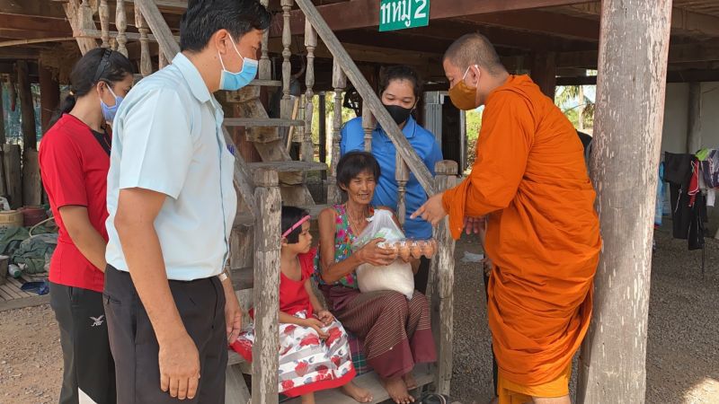  "วัดบางกะพ้อม"ดั้นด้นช่วยครอบครัวกลุ่มชายขอบ