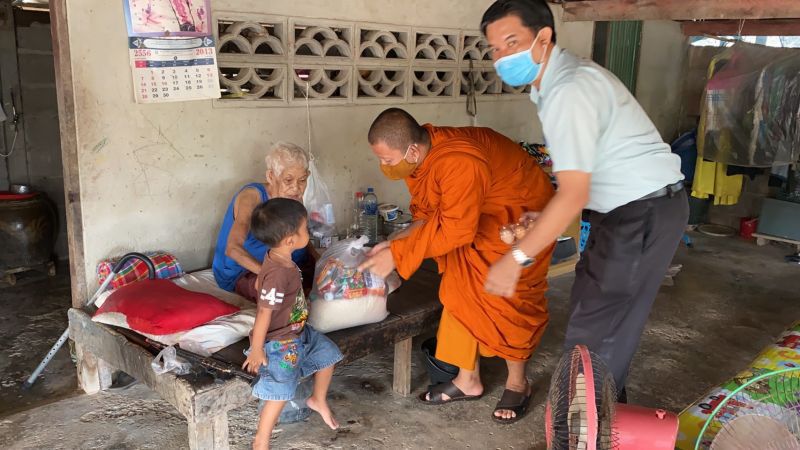  "วัดบางกะพ้อม"ดั้นด้นช่วยครอบครัวกลุ่มชายขอบ