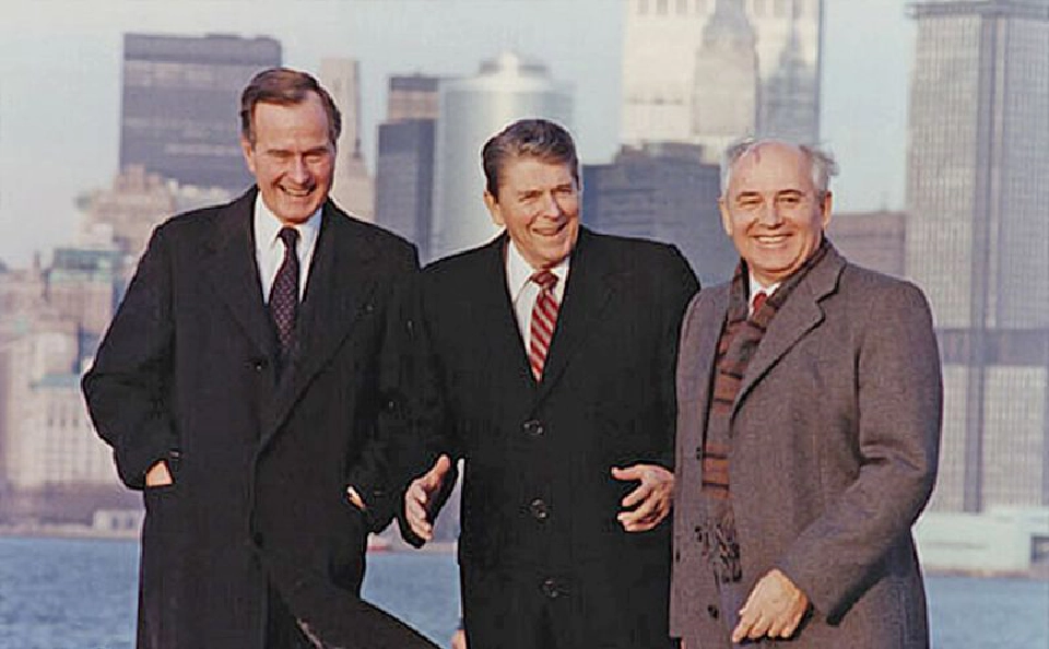 กับ ปธน.เรแกน และจอร์จ บุช คนพ่อ ผู้เคยเปน ผอ.ซีไอเอ