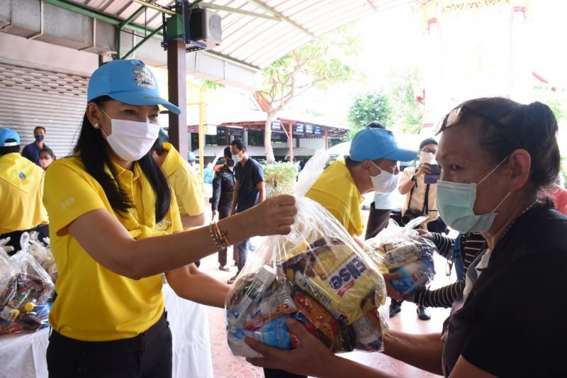 ก.อุตฯ ร่วมปันสุขแจก ถุงยังชีพ กว่า 500 ถุง ชุมชนวัดมะกอก