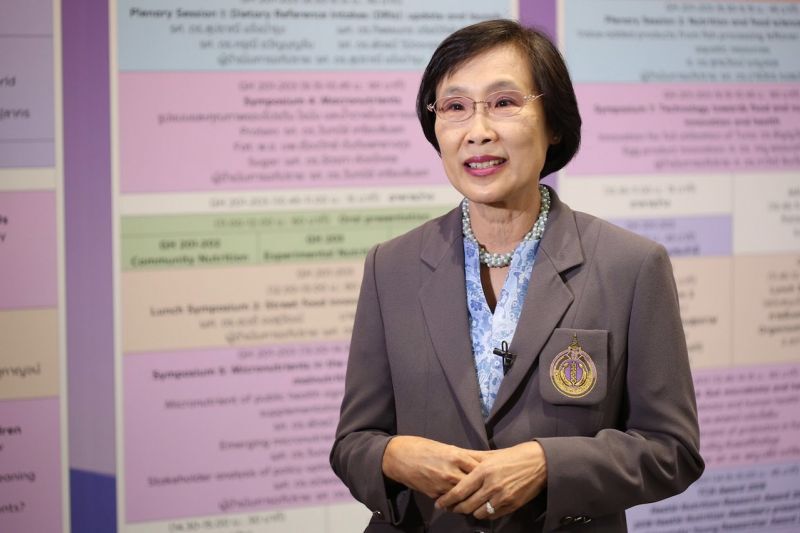 รองศาสตราจารย์แพทย์หญิงลัดดา เหมาะสุวรรณ