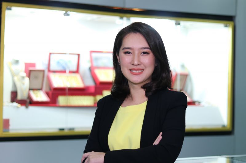 นางสาวฐิภา นววัฒนทรัพย์ ประธานเจ้าหน้าที่บริหาร บริษัท วายแอลจี บูลเลี่ยน แอนด์ ฟิวเจอร์ส จำกัด (YLG)