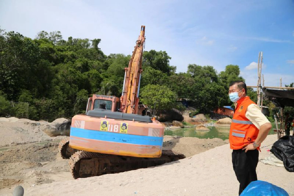 “นิพนธ์”รุดแก้ปัญหา น้ำท่วมขัง-เน่าเสีย ชุมชนเก้าเส้ง จ.สงขลา