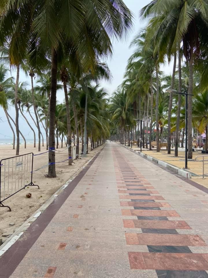 "ร่างกายต้องการทะเล" อ่านเลย 13 ข้อควรรู้ก่อนเล่นน้ำ "หาดบางแสน"
