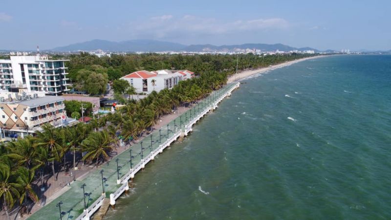 "ร่างกายต้องการทะเล" อ่านเลย 13 ข้อควรรู้ก่อนเล่นน้ำ "หาดบางแสน"