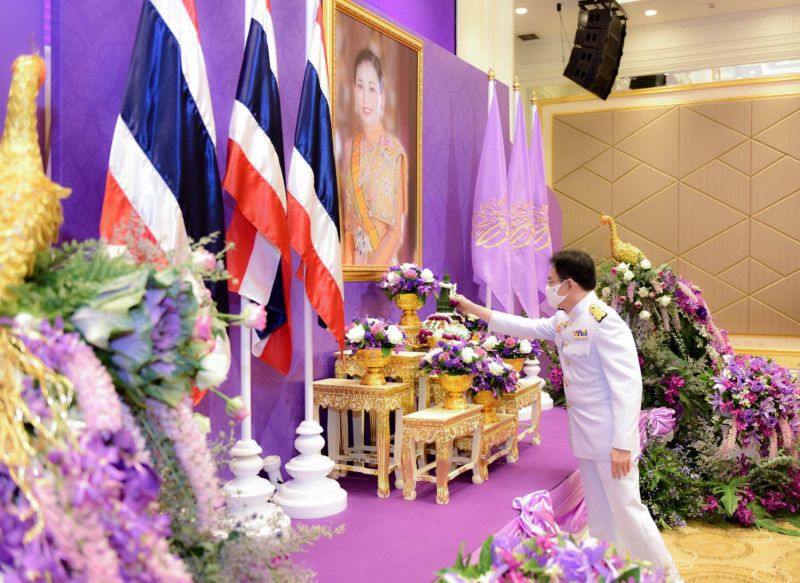  ก.พาณิชย์ ถวายราชสักการะและลงนามถวายพระพรชัยมงคล "พระบรมราชินี" 