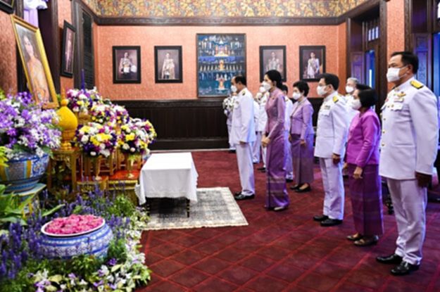 นายกฯและภริยา ลงนามถวายพระพรสมเด็จพระนางเจ้าฯ พระบรมราชินี เนื่องในโอกาสวันเฉลิมพระชนมพรรษาฯ นายกฯและภริยา ลงนามถวายพระพรสมเด็จพระนางเจ้าฯ พระบรมราชินี เนื่องในโอกาสวันเฉลิมพระชนมพรรษาฯ