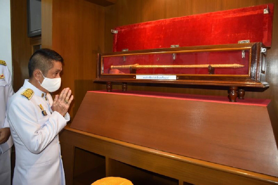 สักการะพระแสงราชศัสตราประจำเมืองนครศรีธรรมราช