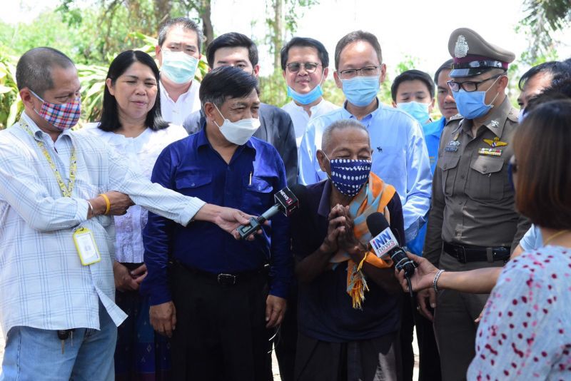 "อลงกรณ์’ เล็งขยายศูนย์ "บลูเฮาส์"ช่วยเหลือประชาชนทั่วประเทศ 