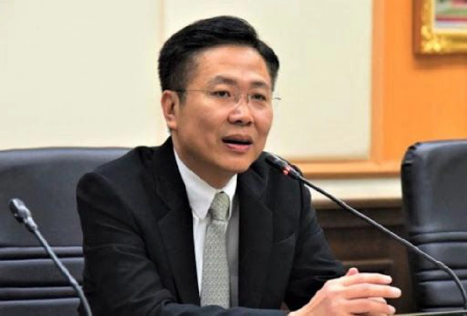 สุรโชค ต่างวิวัฒน์  